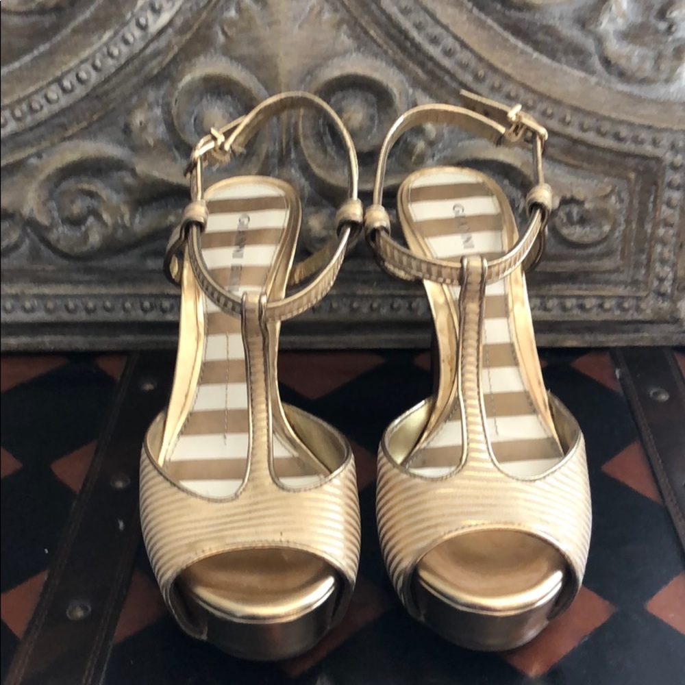 Gianni Bini platform gold straps heals sz 7